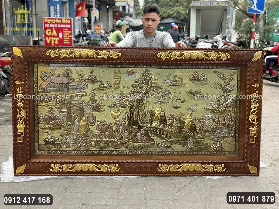 Khung tranh bằng gỗ gụ chắc chắn